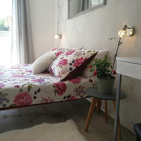Apartman Ester Пула Екстериор снимка