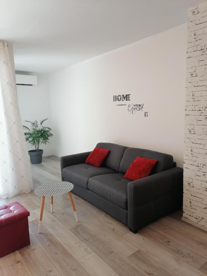 Apartman Ester Пула Екстериор снимка