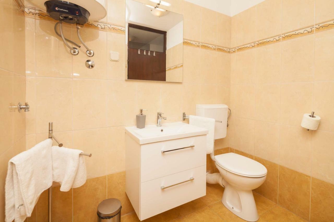 Apartman Ester Пула Екстериор снимка