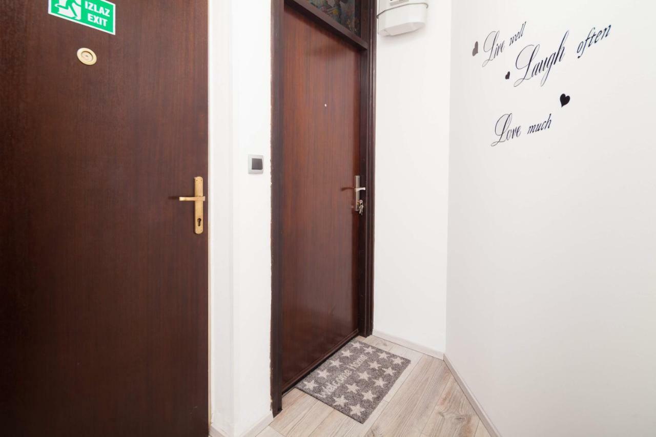 Apartman Ester Пула Екстериор снимка