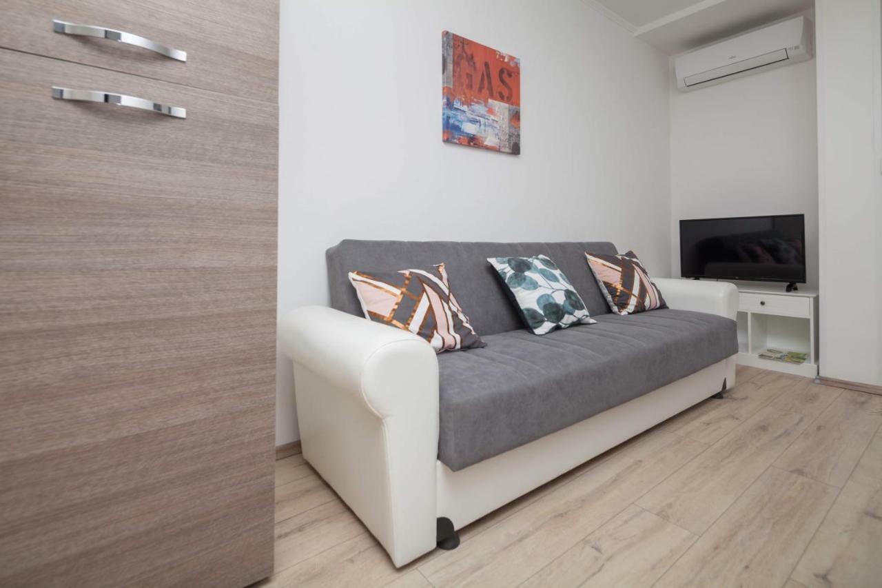 Apartman Ester Пула Екстериор снимка