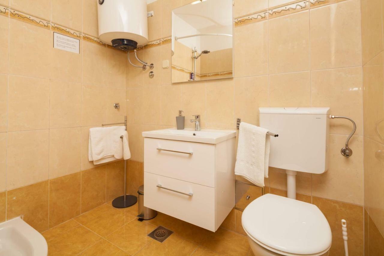 Apartman Ester Пула Екстериор снимка
